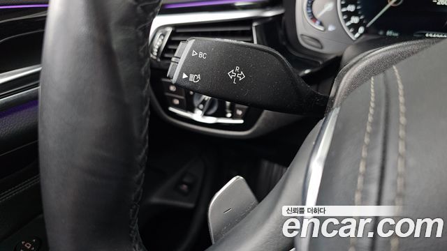 BMW 5-Series 2018 — photo 29
