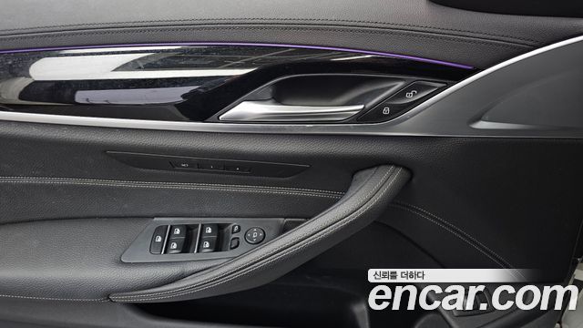 BMW 5-Series 2018 — photo 30