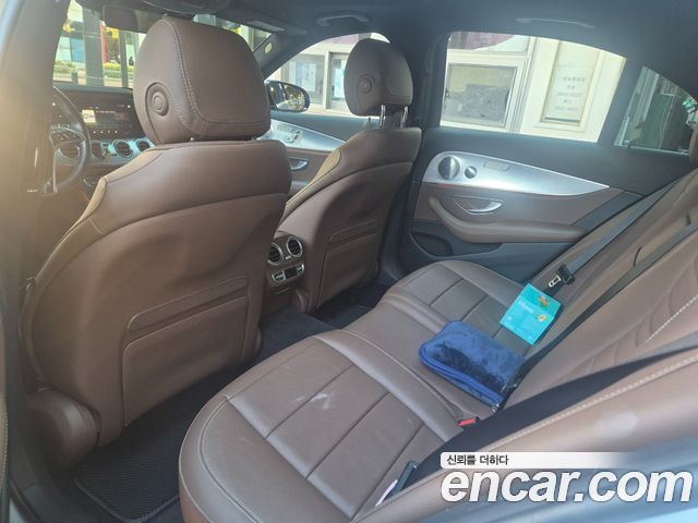Mercedes-Benz E-Class 2021 — photo 6