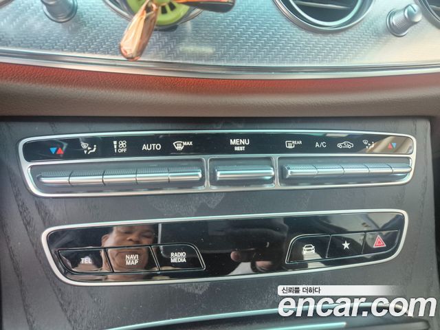 Mercedes-Benz E-Class 2021 — photo 12