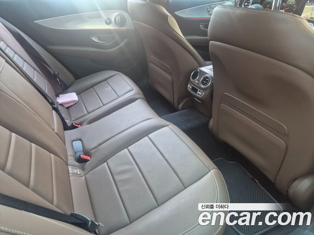 Mercedes-Benz E-Class 2021 — photo 18