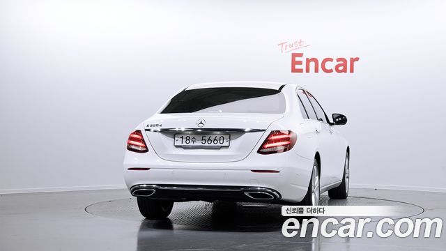 Mercedes-Benz E-Class 2018 — photo 4