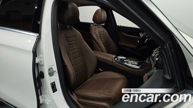 Mercedes-Benz E-Class 2018 — photo 10