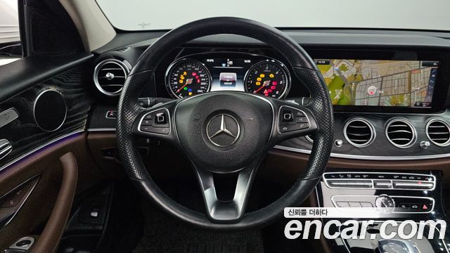 Mercedes-Benz E-Class 2018 — photo 13