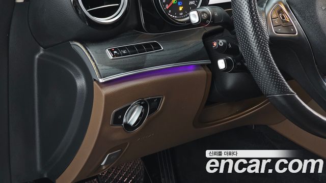 Mercedes-Benz E-Class 2018 — photo 14