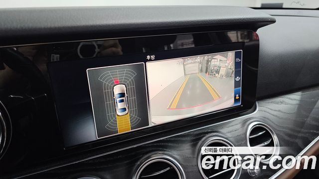 Mercedes-Benz E-Class 2018 — photo 16