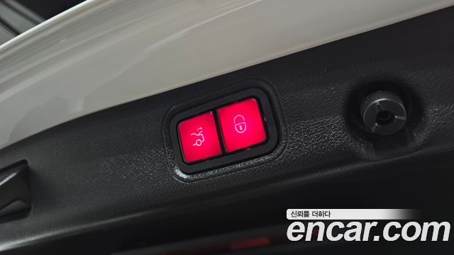 Mercedes-Benz E-Class 2018 — photo 20
