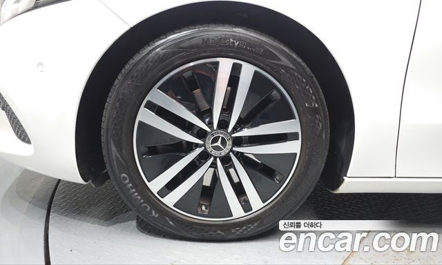Mercedes-Benz A-Class 2021 — photo 5