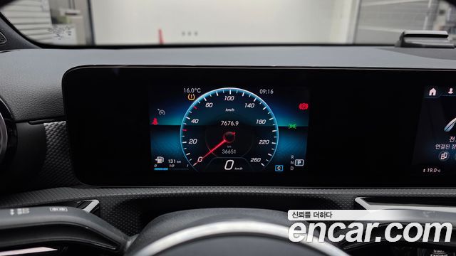 Mercedes-Benz A-Class 2021 — photo 11