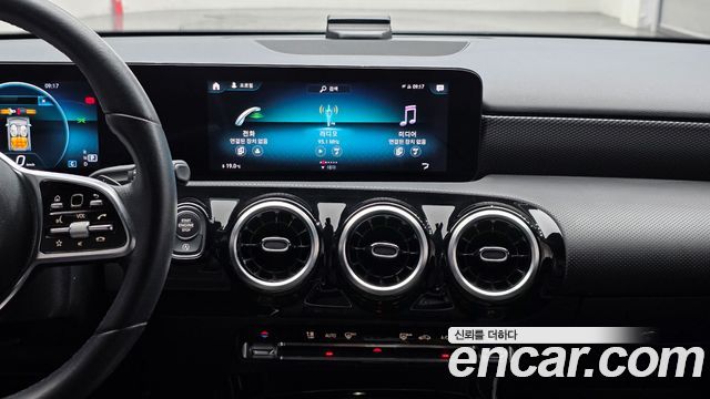 Mercedes-Benz A-Class 2021 — photo 19