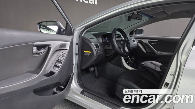Hyundai AVANTE 2014 — photo 13