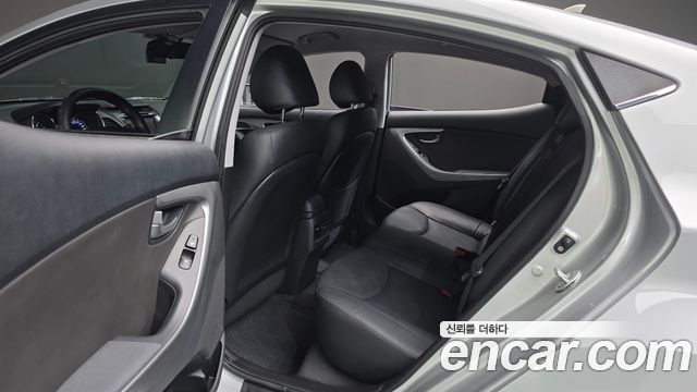 Hyundai AVANTE 2014 — photo 22