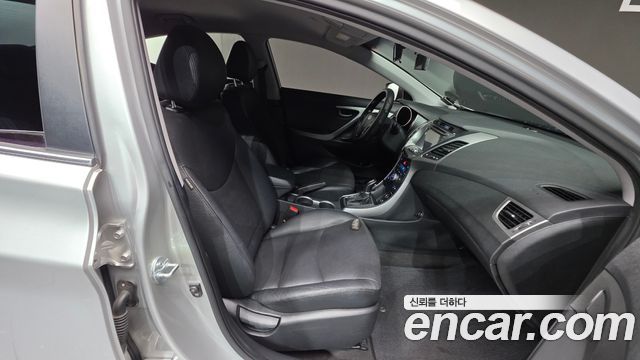 Hyundai AVANTE 2014 — photo 16