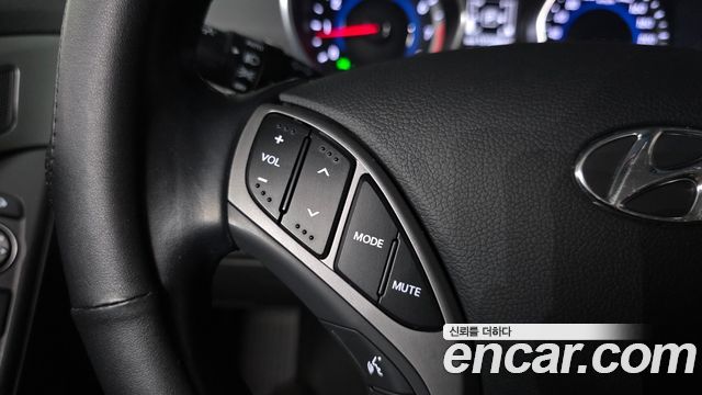 Hyundai AVANTE 2014 — photo 27