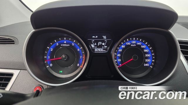 Hyundai AVANTE 2014 — photo 11