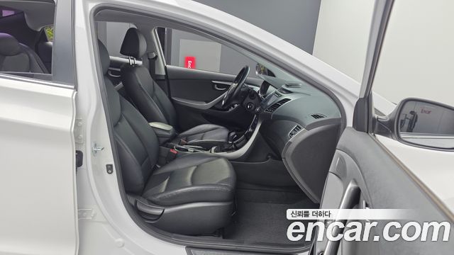 Hyundai AVANTE 2014 — photo 17