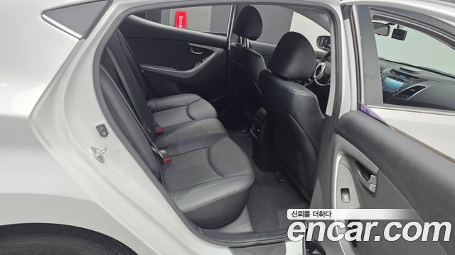 Hyundai AVANTE 2014 — photo 18