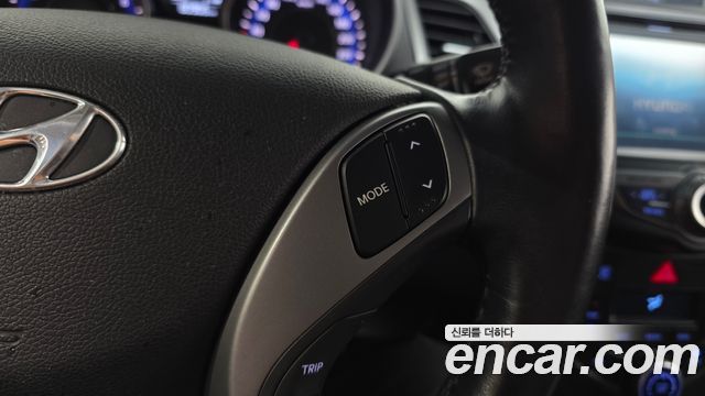Hyundai AVANTE 2014 — photo 24