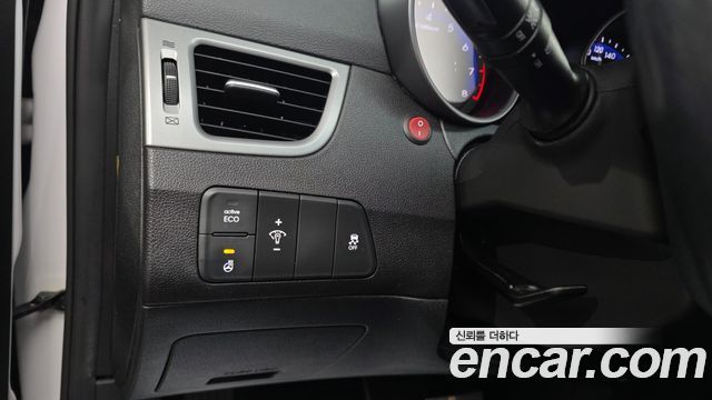 Hyundai AVANTE 2014 — photo 25