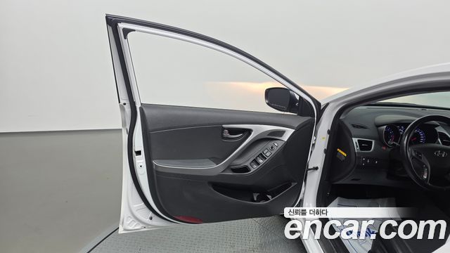 Hyundai AVANTE 2014 — photo 14