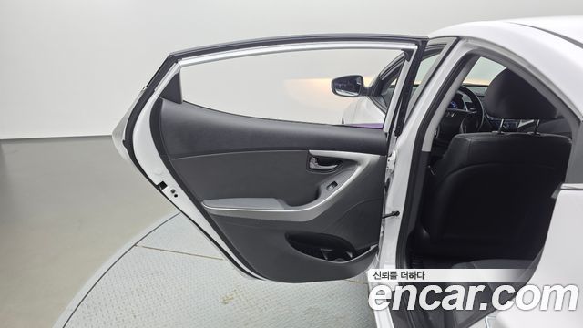 Hyundai AVANTE 2014 — photo 15