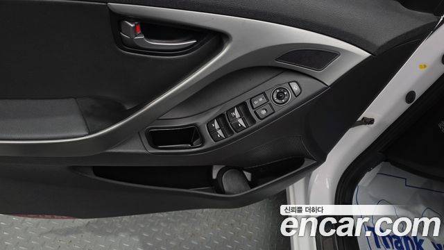 Hyundai AVANTE 2014 — photo 27