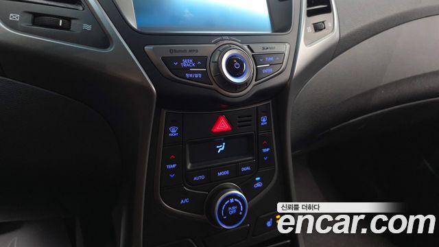 Hyundai AVANTE 2014 — photo 31