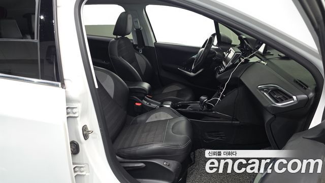 Peugeot 2008 2019 — photo 16
