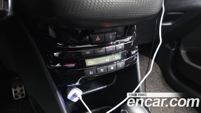 Peugeot 2008 2019 — photo 29