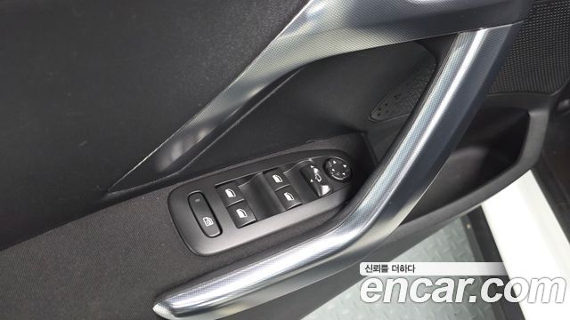 Peugeot 2008 2019 — photo 31