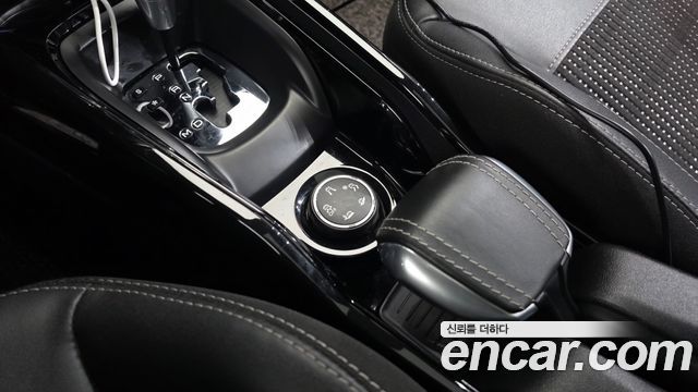 Peugeot 2008 2019 — photo 32