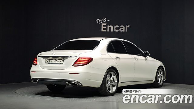Mercedes-Benz E-Class 2018 — photo 2