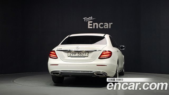 Mercedes-Benz E-Class 2018 — photo 4