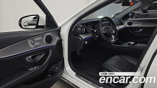 Mercedes-Benz E-Class 2018 — photo 10