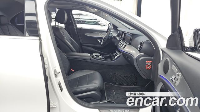 Mercedes-Benz E-Class 2018 — photo 11
