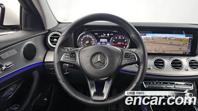Mercedes-Benz E-Class 2018 — photo 13