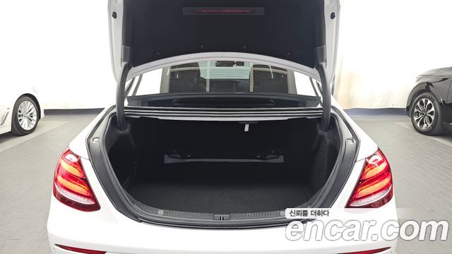 Mercedes-Benz E-Class 2018 — photo 20