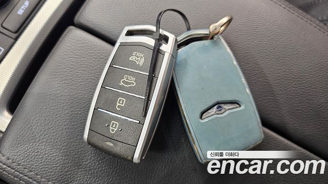 Genesis G80 2019 — photo 32