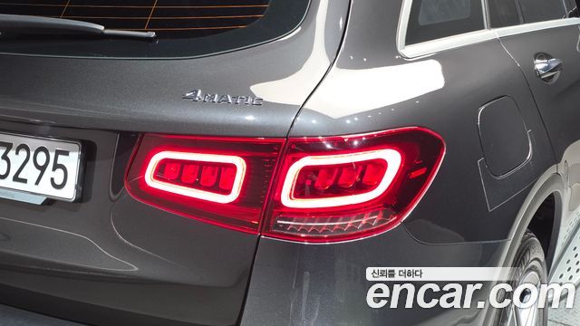 Mercedes-Benz GLC-Class 2022 — photo 9