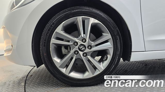 Hyundai AVANTE 2018 — photo 5