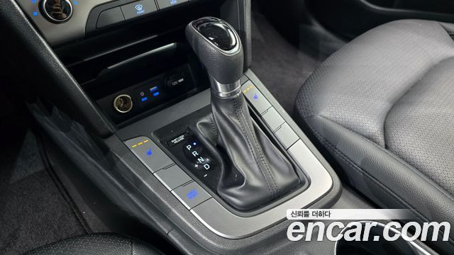 Hyundai AVANTE 2018 — photo 12