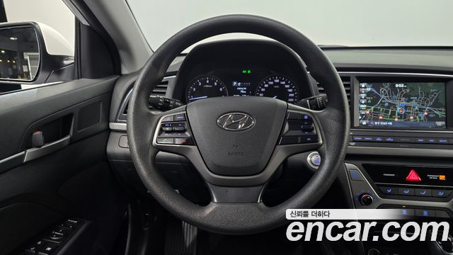 Hyundai AVANTE 2018 — photo 19