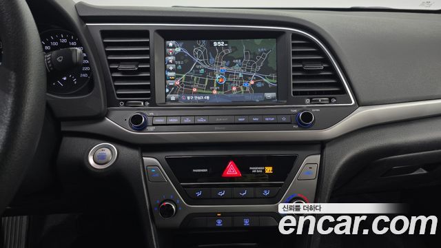 Hyundai AVANTE 2018 — photo 21