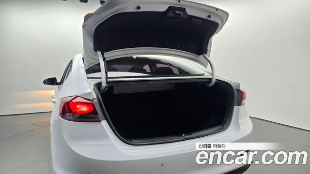 Hyundai AVANTE 2018 — photo 23