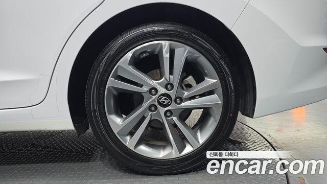 Hyundai AVANTE 2018 — photo 7
