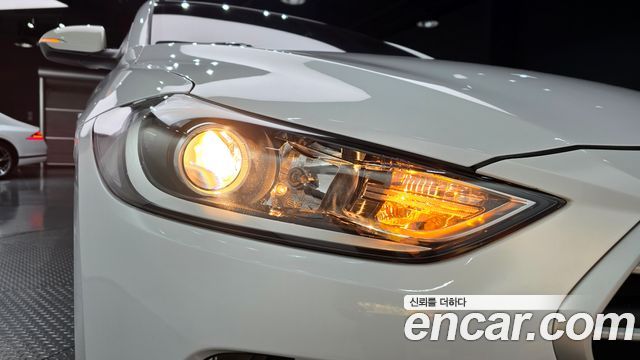 Hyundai AVANTE 2018 — photo 8