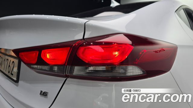 Hyundai AVANTE 2018 — photo 9