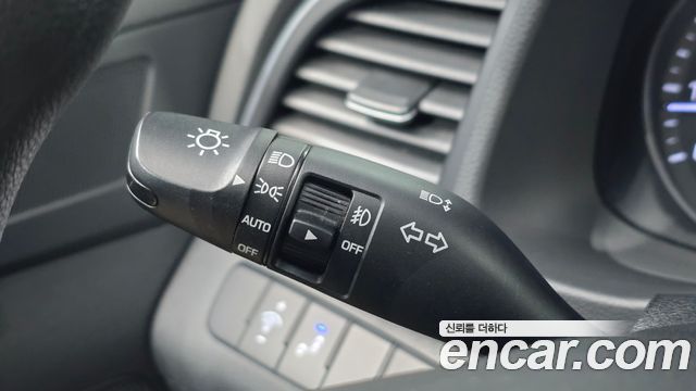 Hyundai AVANTE 2018 — photo 28