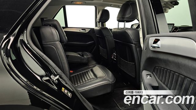 Mercedes-Benz GLE-Class 2018 — photo 18
