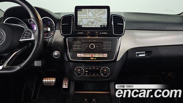 Mercedes-Benz GLE-Class 2018 — photo 20